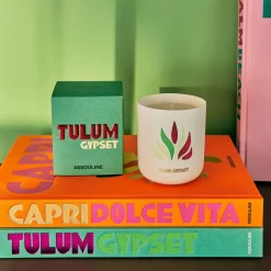 Assouline Bougie parfumée TULUM GYPSET TRAVEL Eucalyptus, cardamon, ambre noir, vétiver