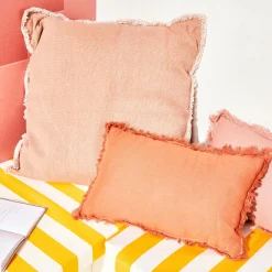 Coussin BURTA coloris nude orangé 60 x 60 cm - 4MURS