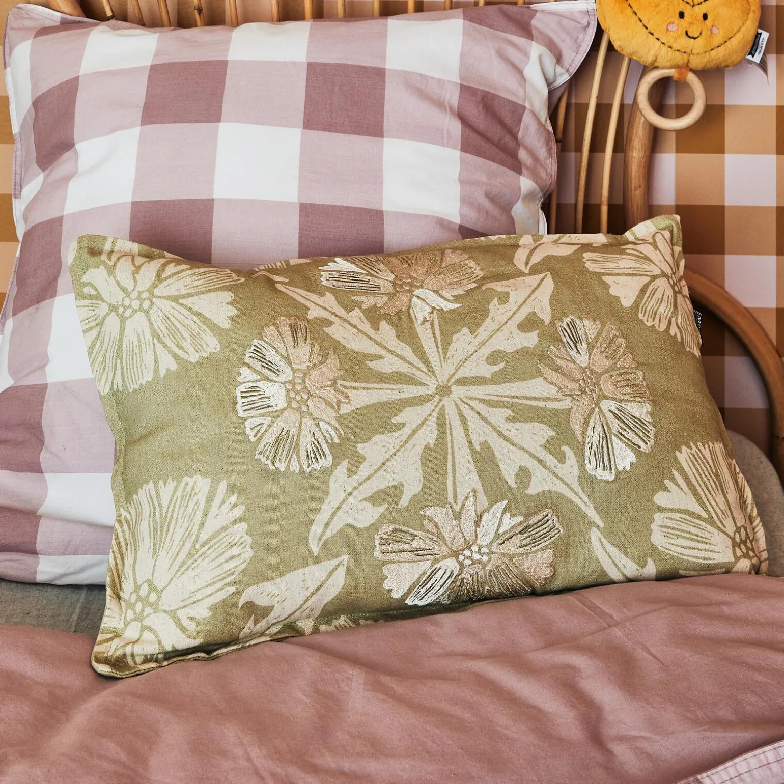 Coussin DANDELION coloris vert 37 x 57 cm - 4MURS