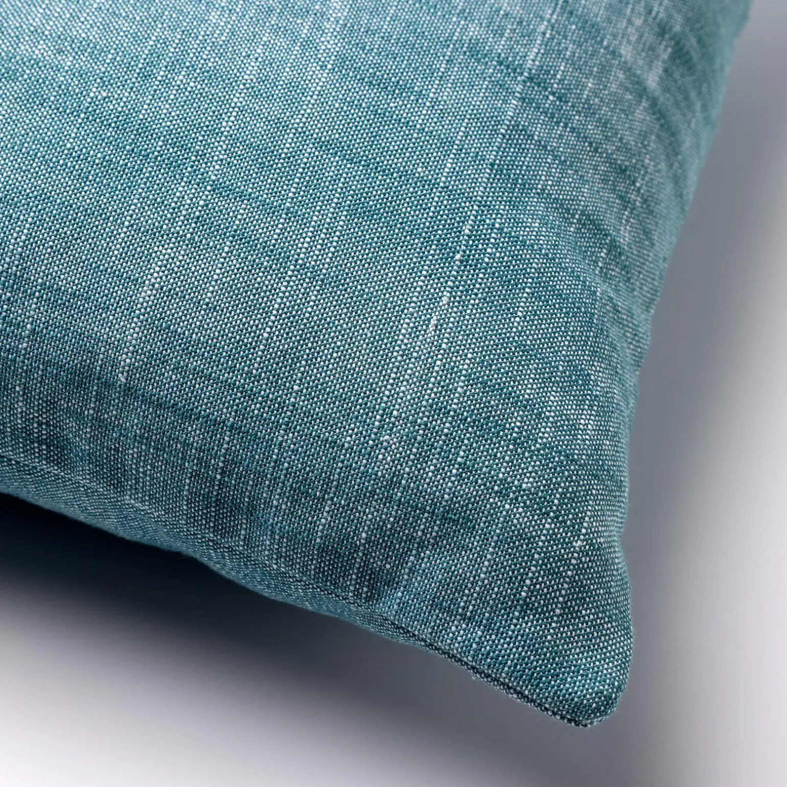 Coussin NATY coloris vert bleuté 45 x 45 cm - 4MURS