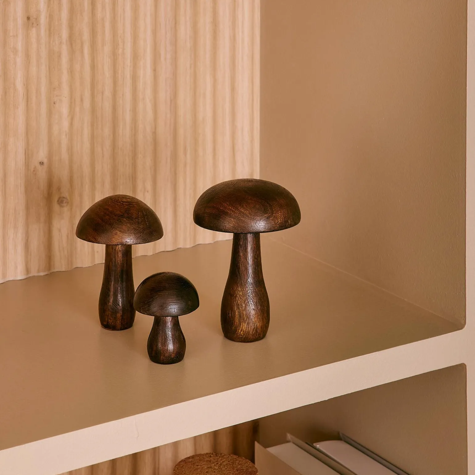 Figurine PILZ coloris bois - 4MURS