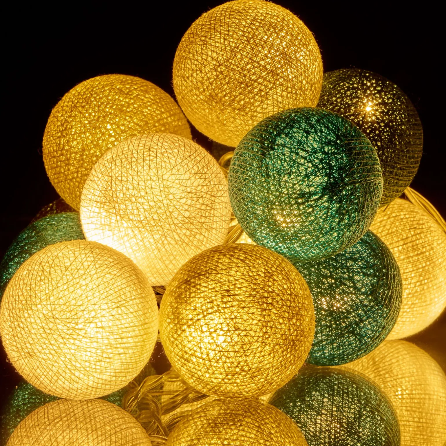 Guirlande lumineuse boule ÉMERAUDE coloris vert émeraude - 4MURS