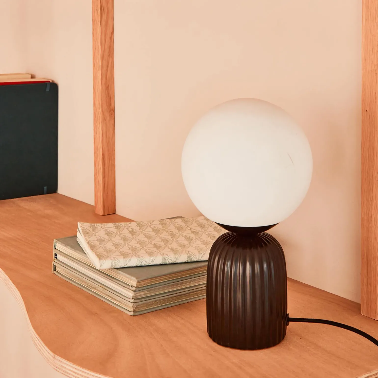 Lampe à poser PENELOPE coloris noir 26,5 x 15 cm - 4MURS