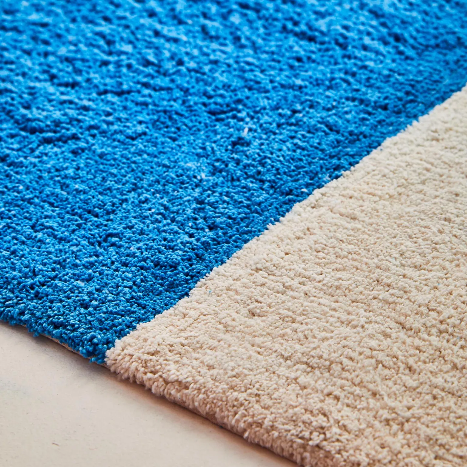 4MURS Tapis BUGLE coloris bleu 120 x 170 cm - 4MURS