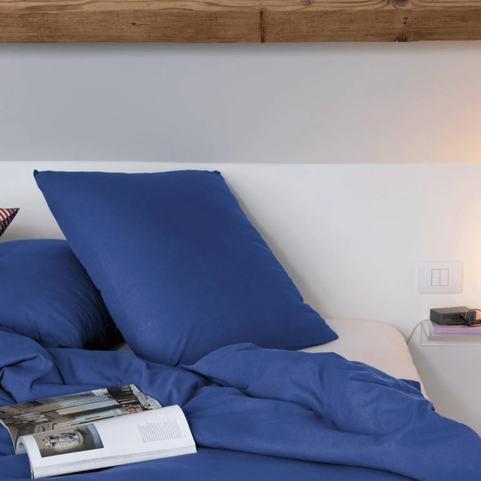 Parure de lit BLUE coloris bleu outremer 240 x 220 cm - 4MURS
