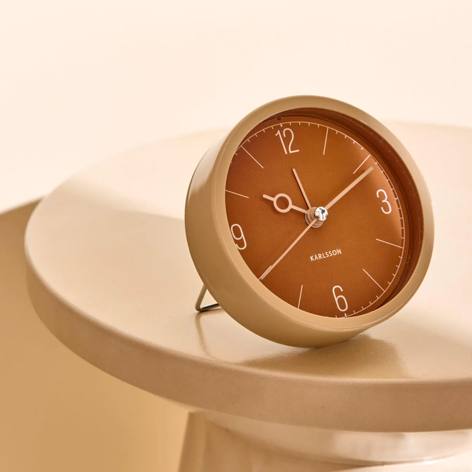 Present Time Horloge à poser CARAMEL coloris brun - 4MURS