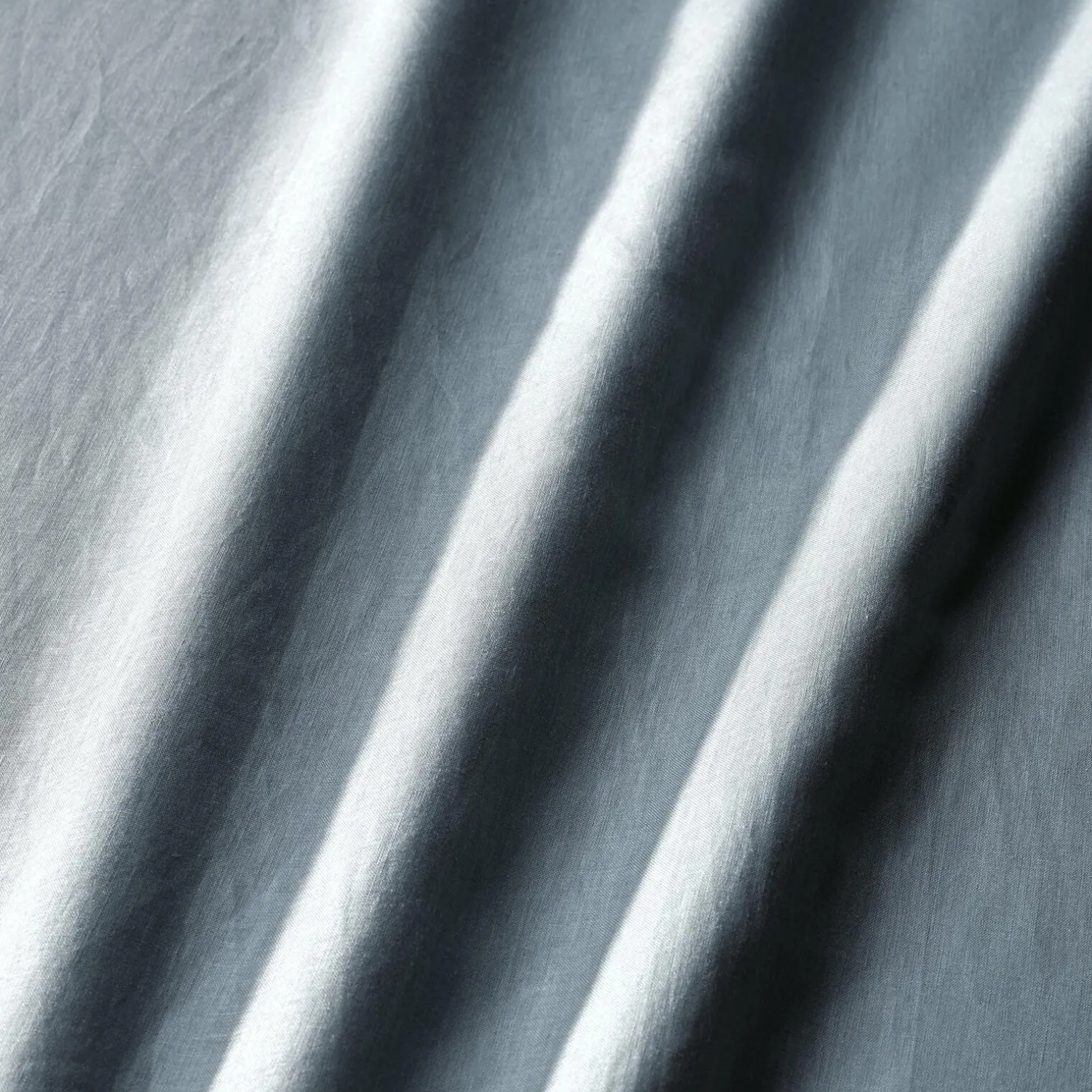 Tissu HUGO coloris bleu métal - 4MURS